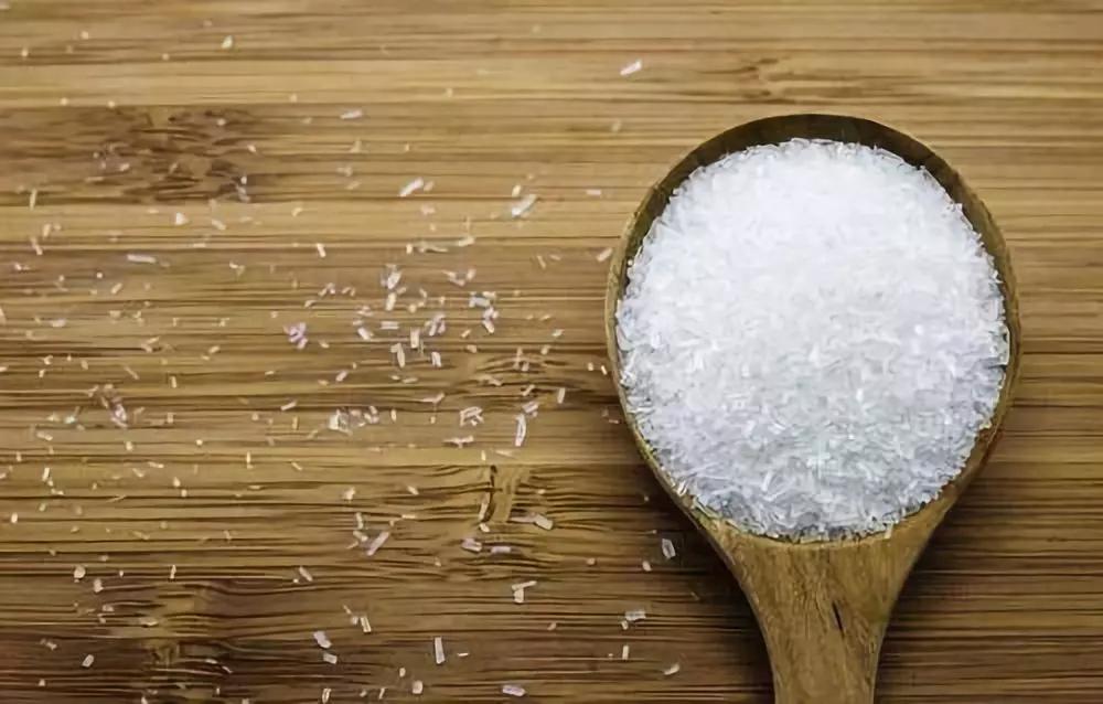 在快出锅时加味精最健康