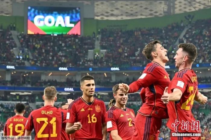 七球风暴下的天才崛起：18岁零110天的加维用凌空