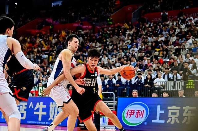 深圳男篮109-94大胜卫冕冠军广厦 王浩然32分成最