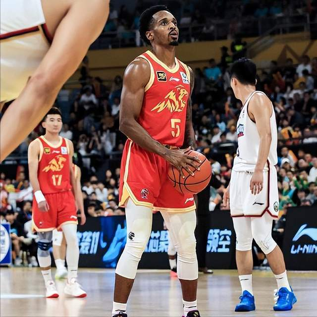 深圳男篮109-94大胜卫冕冠军广厦 王浩然32分成最