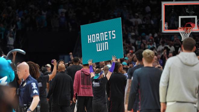 勒布朗·詹姆斯误判转播失误引热议 热火黄蜂附